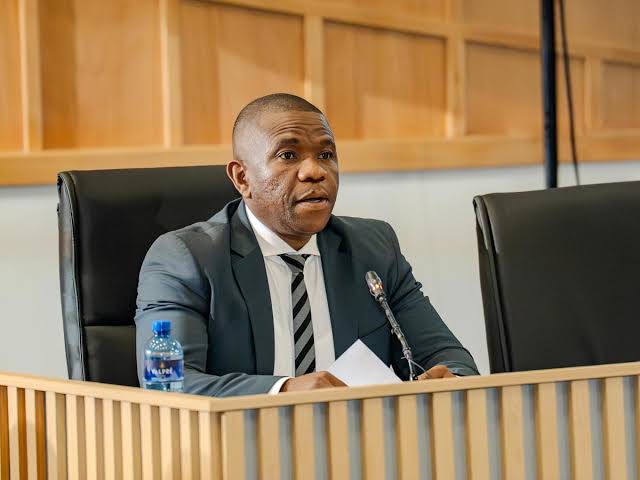 We should support General Nhlanhla Mkhwanazi on this one, prisoners should work for everything. They shouldn’t get even free water, they should work for it.