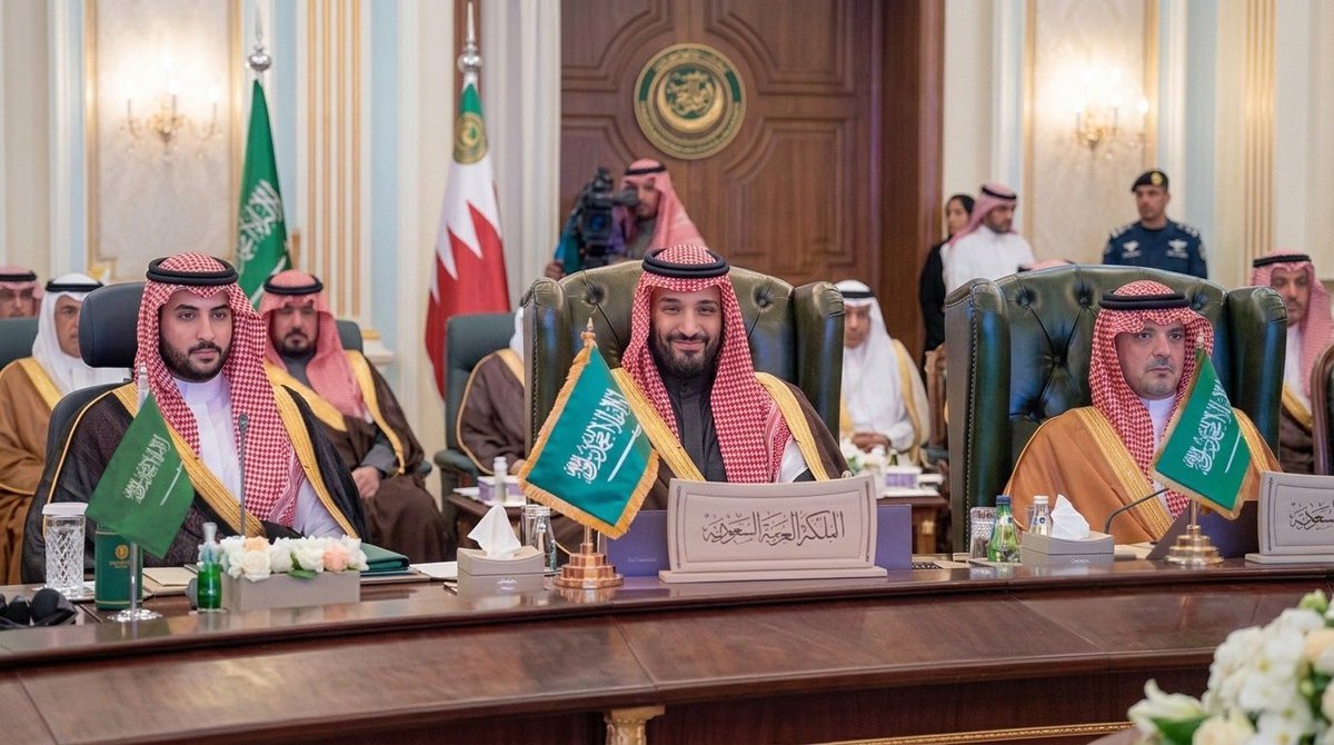 MnsAlkhaldy's tweet photo. البارحة نمنا من أبها إلى الجوف
الشعب كلّه مكبرّين الوسادة 

وأنتم مابين مسيَّر وبين مقذوف
صاحين من دون الوطن والشهادة

حشى مايلحقنا مذلّة ولا خوف 
مادامكم رأس الهرم والسيادة 

السيف مادامه مجرّب ومعروف 
والله مانقبل نزلته في مزاده 🇸🇦. 

الله يعزكم ويديمكم 🇸🇦🫡
#السعوديه_العظمى https://t.co/5iVTH2h1JP