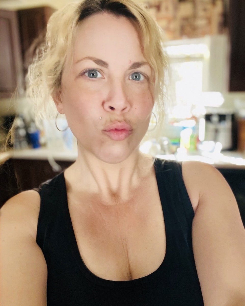 Fʉͫcͧкͭιͪηͣ Holli Would tweet media