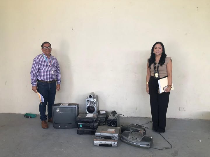 La Fiscalía de Comayagua entregó equipo electrónico al Instituto Técnico Comalhuacan, que se utilizará en los talleres del Bachillerato Técnico en Informática. Los dispositivos son de casos concluidos y sin utilidad como evidencia, y servirán para las prácticas de los estudiantes