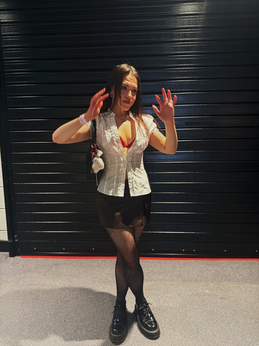 kay 💛 tweet media