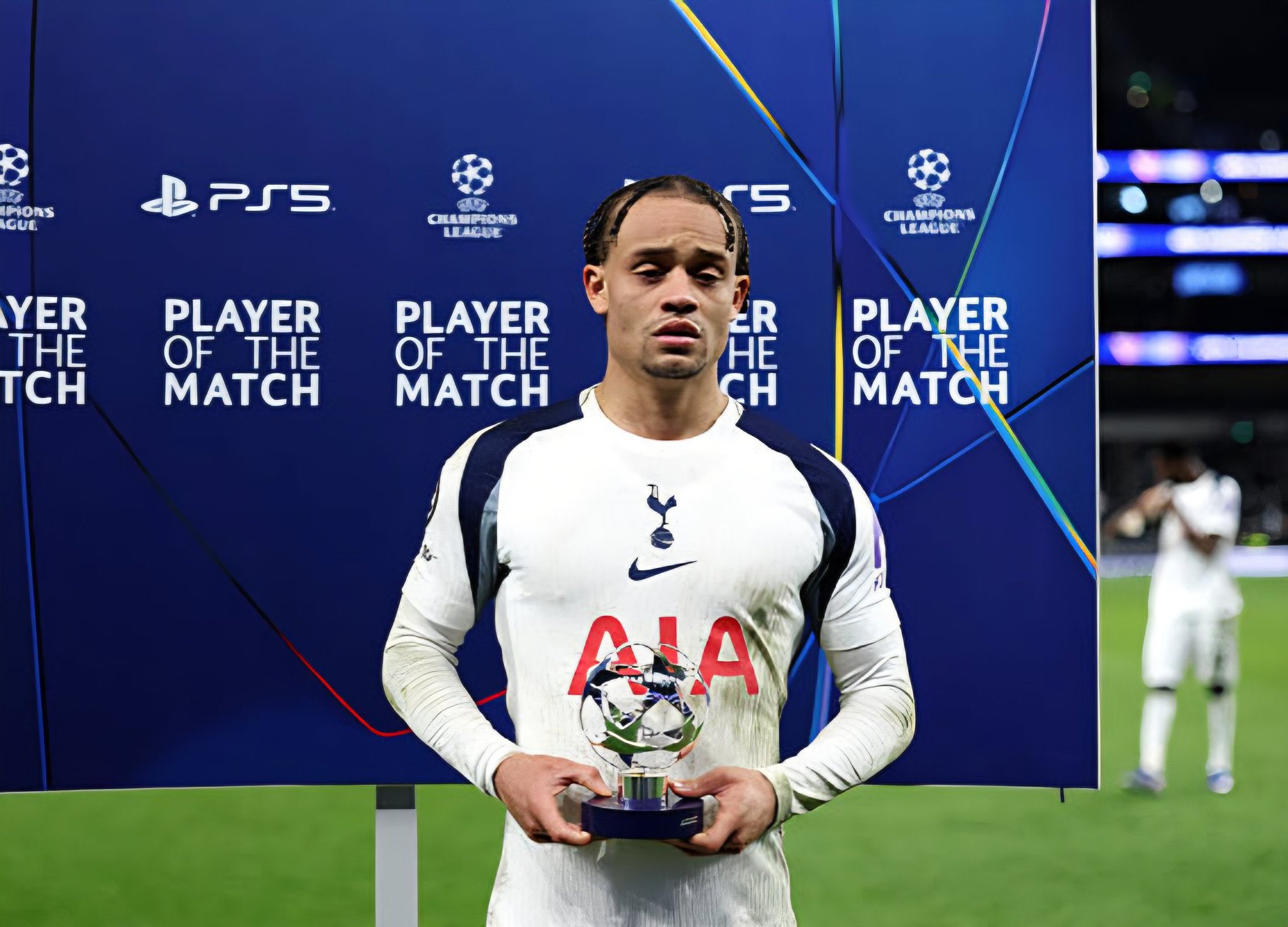 أصبح تشافي سيمونز الليلة أول لاعب من توتنهام يسجل هدفين في مباراة إقصائية بدوري أبطال أوروبا منذ 8 مايو 2019، عندما سجل لوكاس مورا ثلاثية تاريخية في مرمى أياكس ليقودهم إلى النهائي.. هذه المباراة هي الأعلى تقييمًا في مسيرته الاحترافية. المصدر: Sofascore 