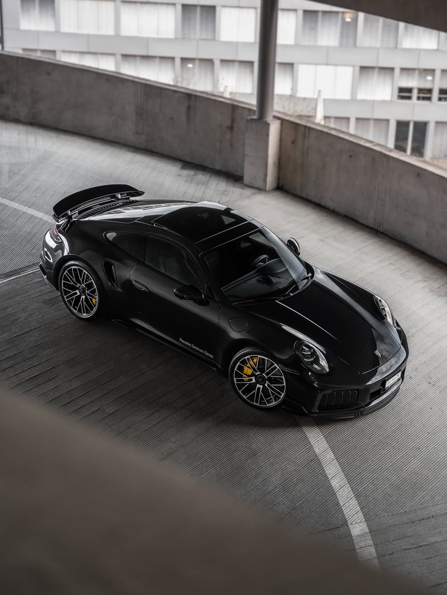 competitionreal's tweet photo. Porsche 911 Turbo S 🖤 https://t.co/mFDAG2TiLz