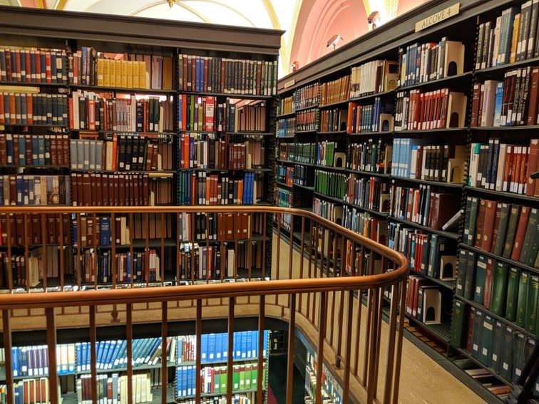 ScholarshipSYS's tweet photo. Do you find yourself ordering books often due to not having time to search the library? Did you know that there's now an app that will immediately show you if any given book is available at your local library? Here's what you NEED to know. https://t.co/UkroBkVNXJ https://t.co/5pQhz3d9XM