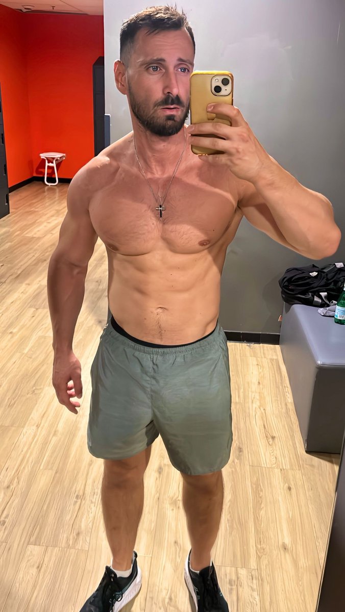 AlexxxSouth's tweet photo. Je démarre sur X 
On RT un max les mecs 💪🏻❤️
#fitboy #gayboy https://t.co/cCCzhuGQkM
