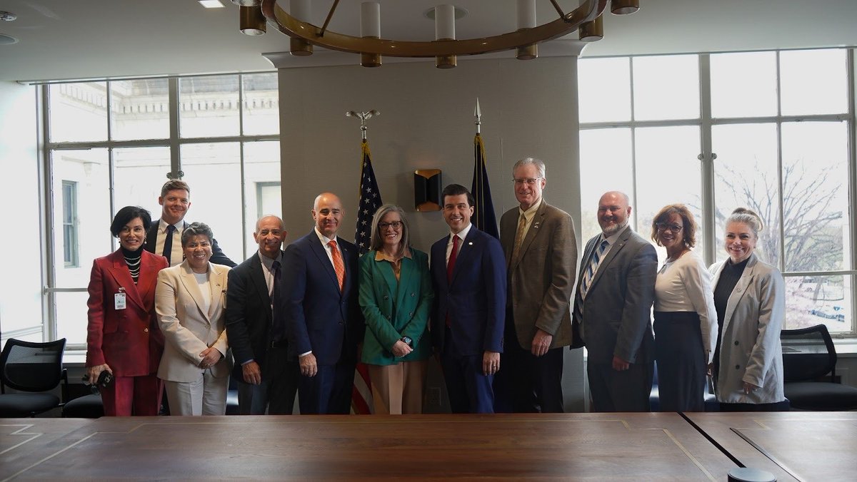 Governor Katie Hobbs tweet media