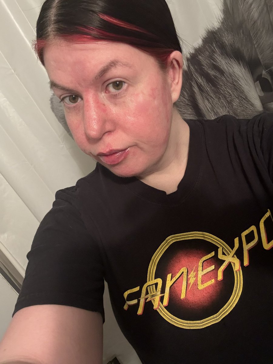 aveiestweets's tweet image. Happy Wednesday flash fam. #TheFlash 🩷⚡️