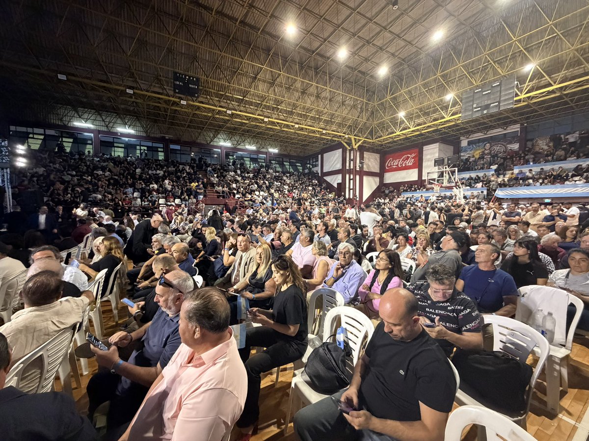 Poli Sabatés tweet media