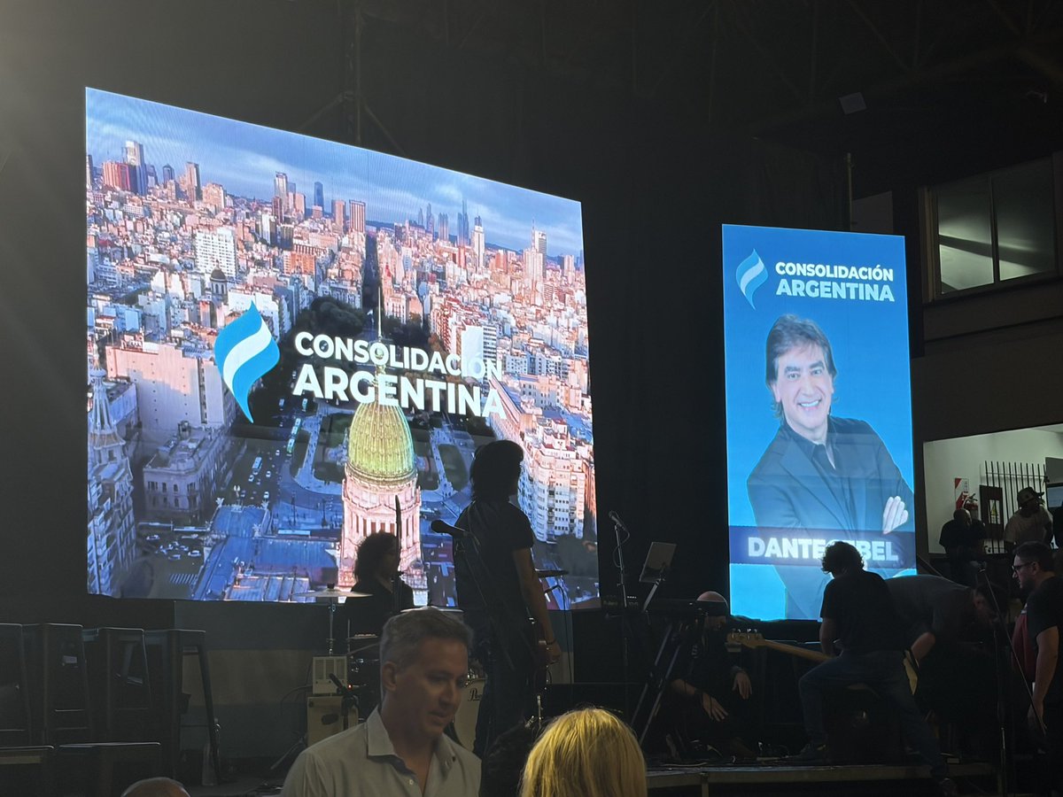 Poli Sabatés tweet media