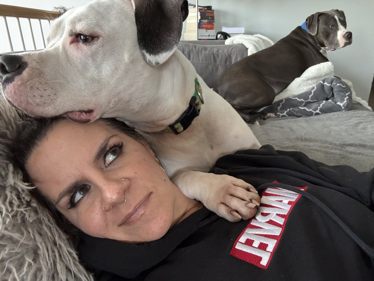 Holy Elle tweet media