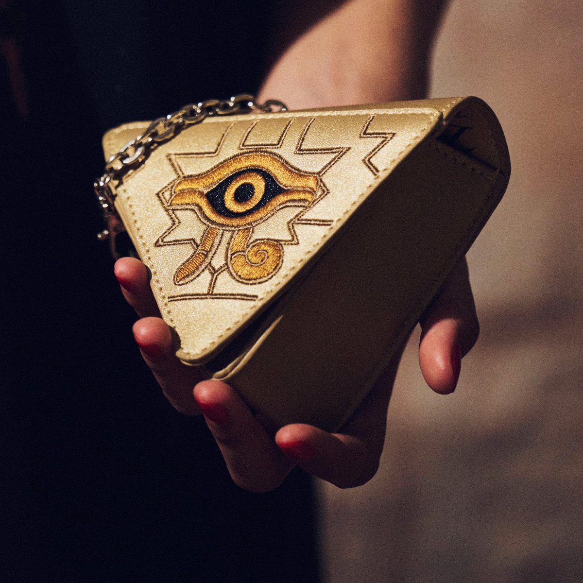 JustFreshKicks tweet media