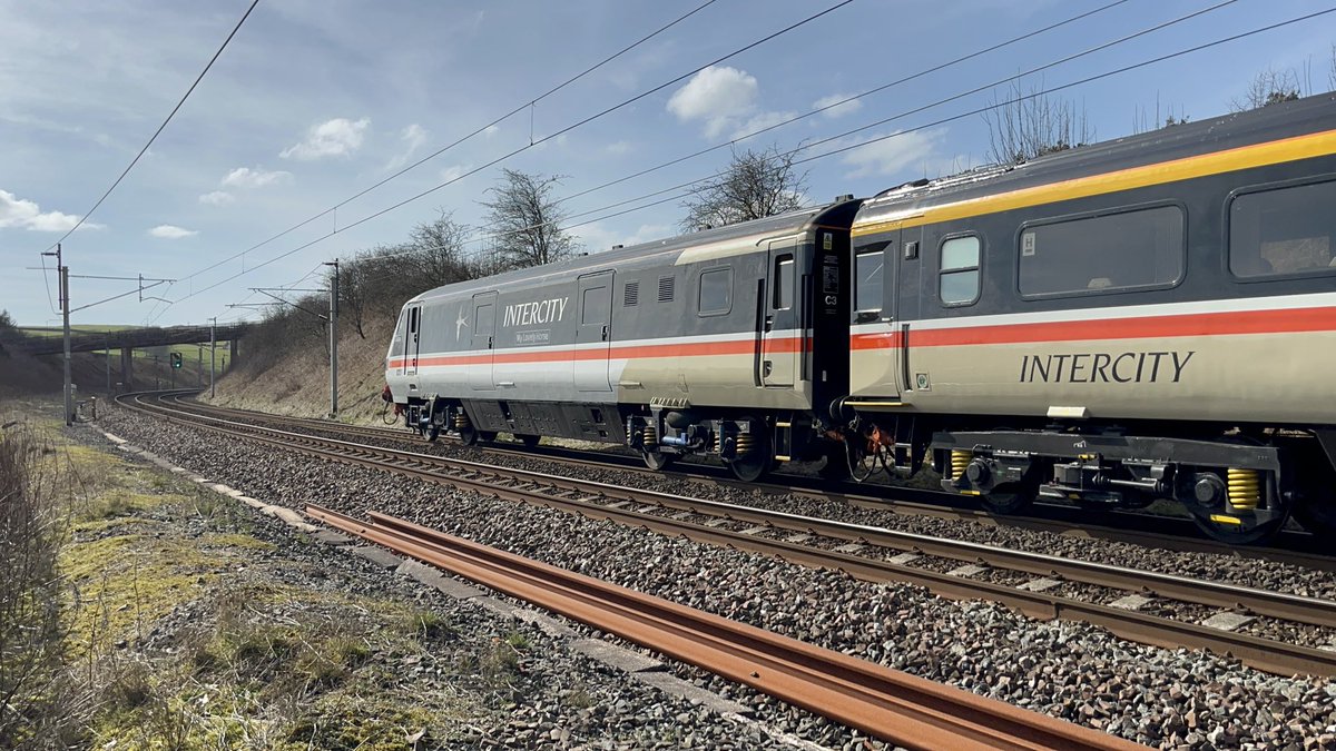 ChrisBeard1974's tweet photo. Class 89 mainline test run 18th March from Crewe to Tebay @TMRGUK @Modernrailways_ @InterCityRlySoc https://t.co/S3fS5gcU29