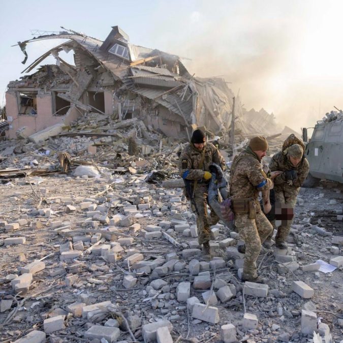 18.03.2022 внаслідок ударів російськими ракетами «Калібр» по казармах морських піхотинців у м. Миколаєві загинули до 200 українських військовослужбовців. В цей день були одні з найбільших втрат українського війська за сучасну історію.