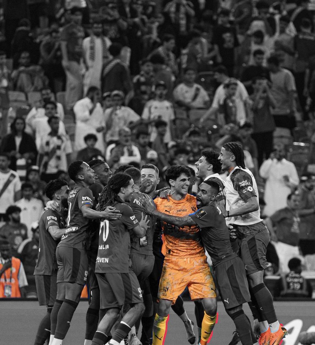 جُـود tweet media