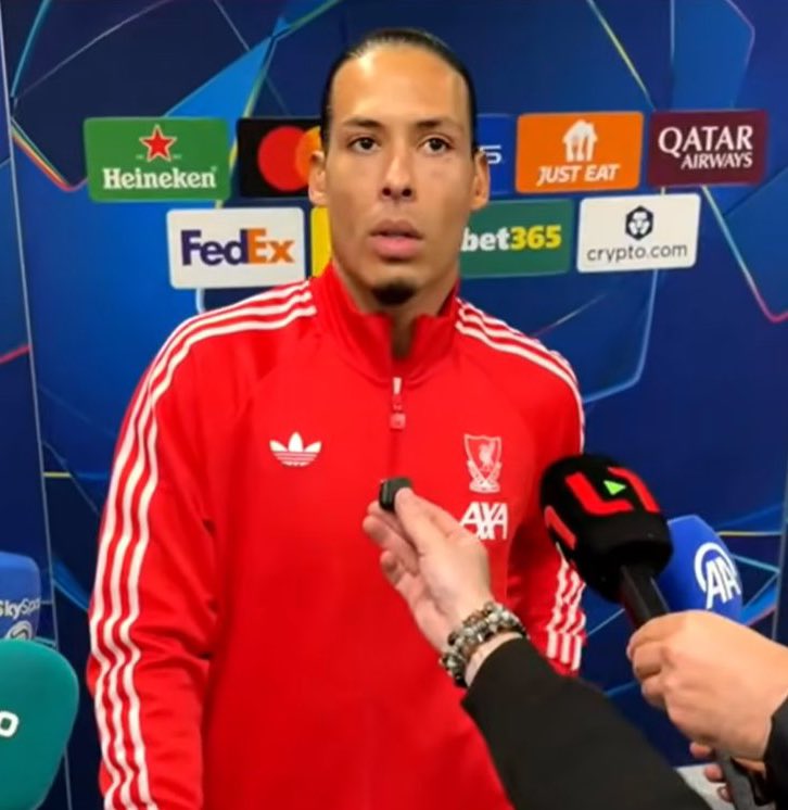 PesindeyizApp's tweet photo. - Galatasaray'a karşı 2 yenilgiden sonra ekstra motive olduğunuzu görebiliyoruz. Son 1 haftada neler yaşandı?

Van Dijk: “İlk maçta Galatasaray taraftarının skorda büyük etkisi vardı. Bugün iyi oynadık. Galatasaray'a başardıklarından dolayı saygı duyuyorum.” https://t.co/tWzRgR6Ceo