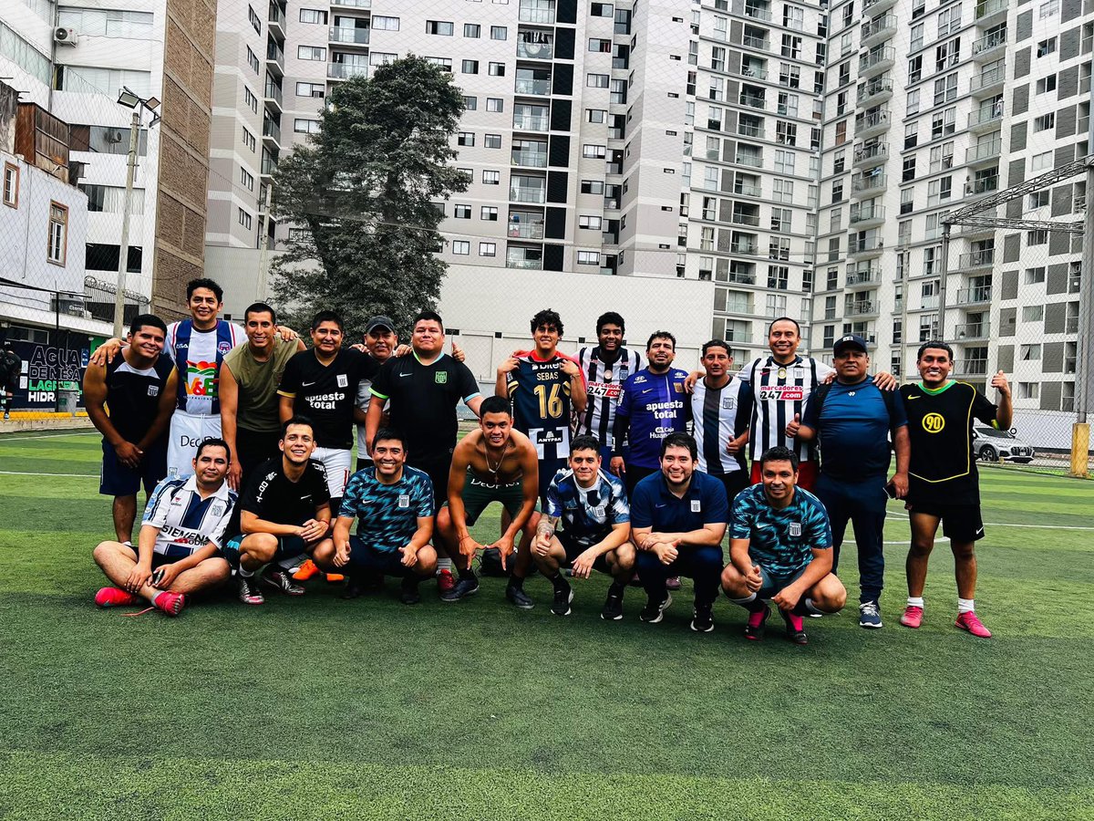 aaron_rengifo's tweet photo. ¿Quieres compartir de un par de horas deportivas con los @Coleccion_AL?

Tenemos la clásica Pichanga CAL a realizarse este domingo a las 11 am en Jesús María⚽️

Inscripción 13 soles.  Se realizará sorteo entre los inscritos que asistan a pelotear. Cupos limitados.

Dale 💙 y 🔁 https://t.co/y2FhHB04je