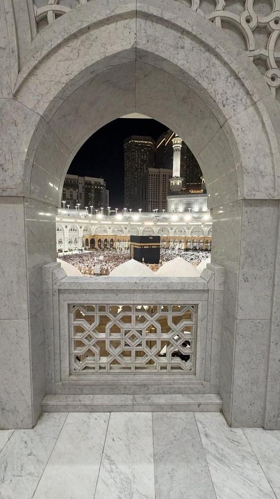 اللهم ختامًا يليق برحمتك لا بعملنا..
وقبولًا يليق بكرمك لا بتقصيرنا..
تقبّل منا يا رب وبلّغنا رمضان أعوامًا مديدة وأزمنة عديدة ونحن بصحة وعافية  ..