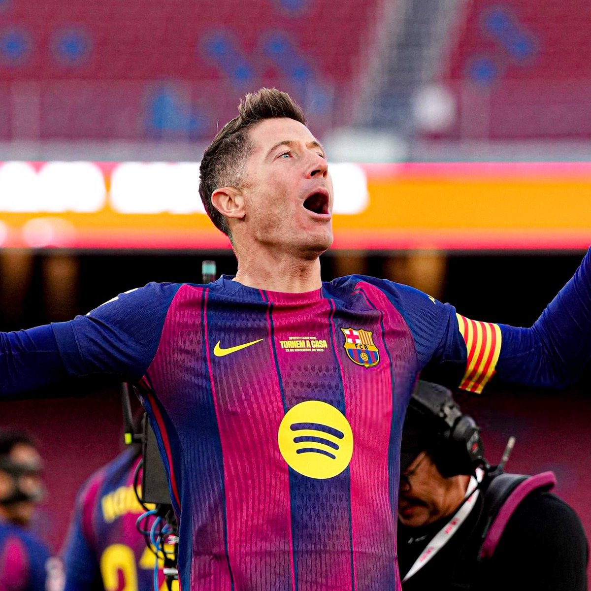 Si Lewandowski lleva 117 goles entre los 34 y 37 años con el Barça.

¿Cuántos habría marcado desde los 25 hasta los 35 aquí?

Es una barbaridad eh