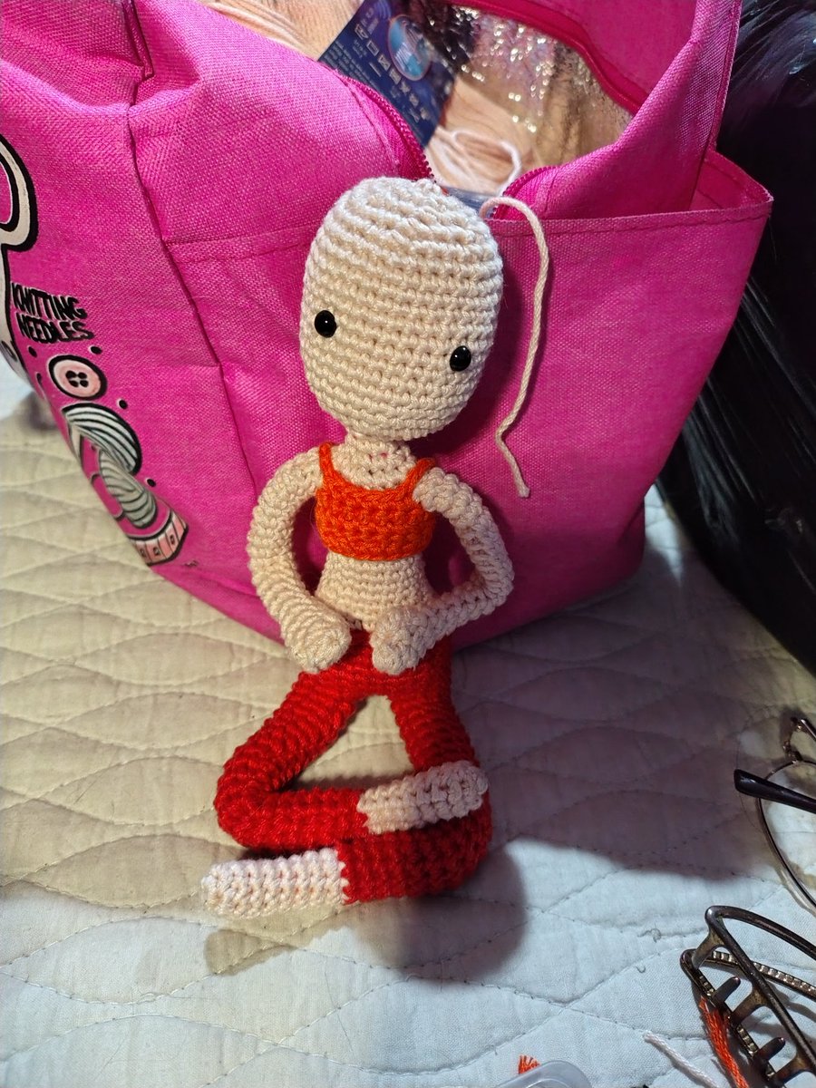 RESILIENTE, piel canela. tweet media