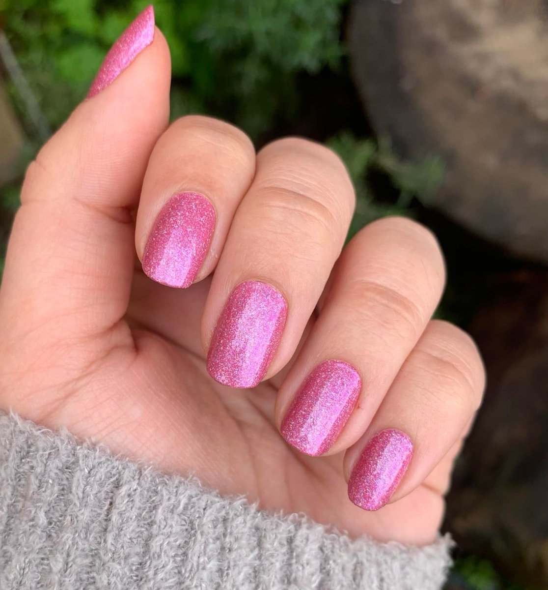 💗FEATURED FAVORITES: PRETTY IN PINK 💗
You know the rule... On Wednesdays, We Wear Pink! 😉
So today, I'm showing off some of our favorite pink nail sets. 💅

Are you YAY or NAY on wearing a pink mani...🤔??💋

#ColorStreet #NoDryTime #SalonLookAtHome #PolishStrips