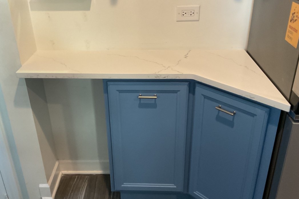 masterscounters's tweet image. You don’t need to renovate your entire #kitchen to see a big change. New #countertops can completely refresh your space with less time, less disruption, and lower cost.
Material shown: Quartz Everest — in stock at Masters Countertops.
zurl.co/fIS9n
