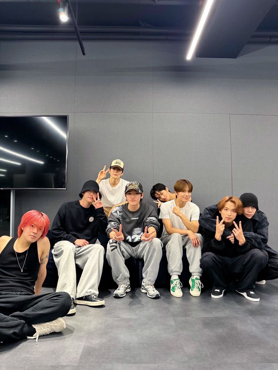 missing you my superstars🤍