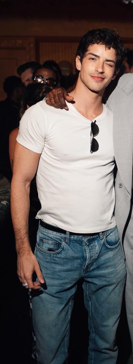 Manu Rios Archive tweet media