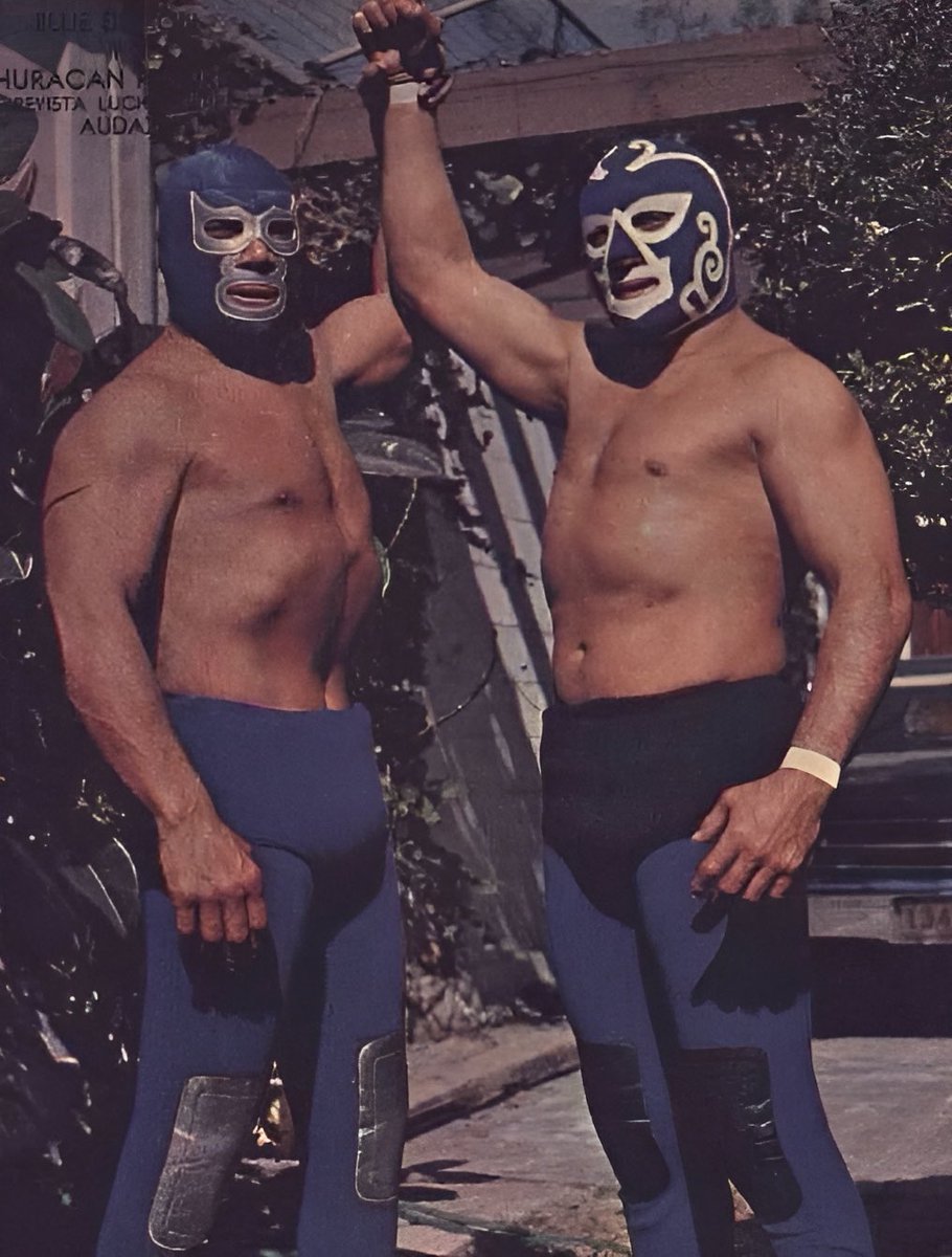 ¡Dos de los ídolos más grandes de nuestra lucha libre mexicana! 

Enormes Blue Demon y el Huracán Ramírez. #FotoDelRecuerdo