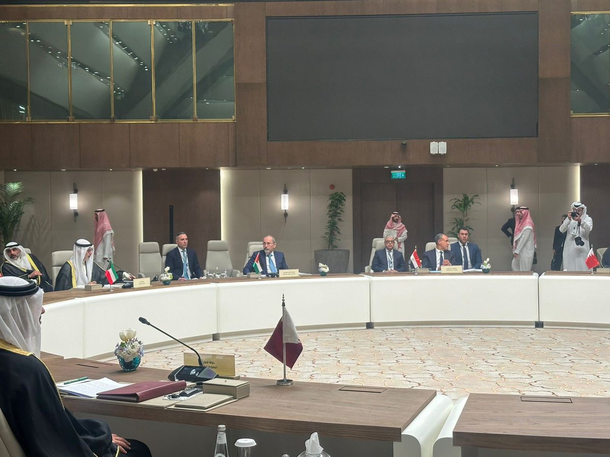 يشارك الآن نائب رئيس الوزراء ووزير الخارجية وشؤون المغتربين أيمن الصفدي <a href="/AymanHsafadi/">Ayman Safadi</a> في الاجتماع الوزاري التشاوري لوزراء خارجية عددٍ من الدول العربية والإسلامية الذي تستضيفه المملكة العربية السعودية الشقيقة.

#الأردن 
#السعودية