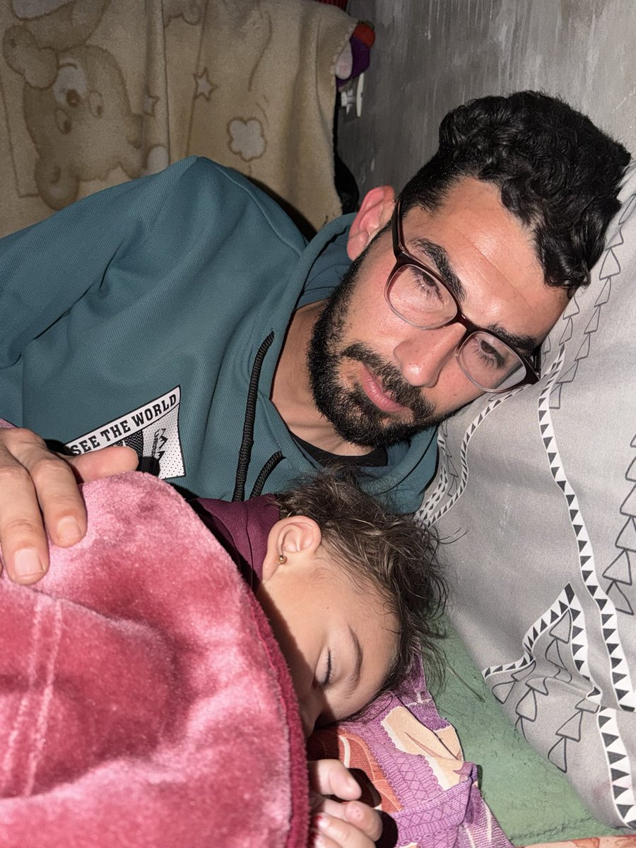 Ramazan ayının son günü !!!

#Gazze hala işgal altında; yiyecek ve su yok. Hava korkunç !!!

#Gaza is still under occupation; there is no food or water. The wather is terrible !!!

Lütfen #GazzeİçinHareketeGeç'in
#GenocideInGaza