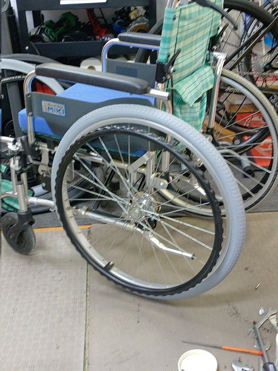 だいぶ減りましたが、車いすタイヤ交換もしてます！！