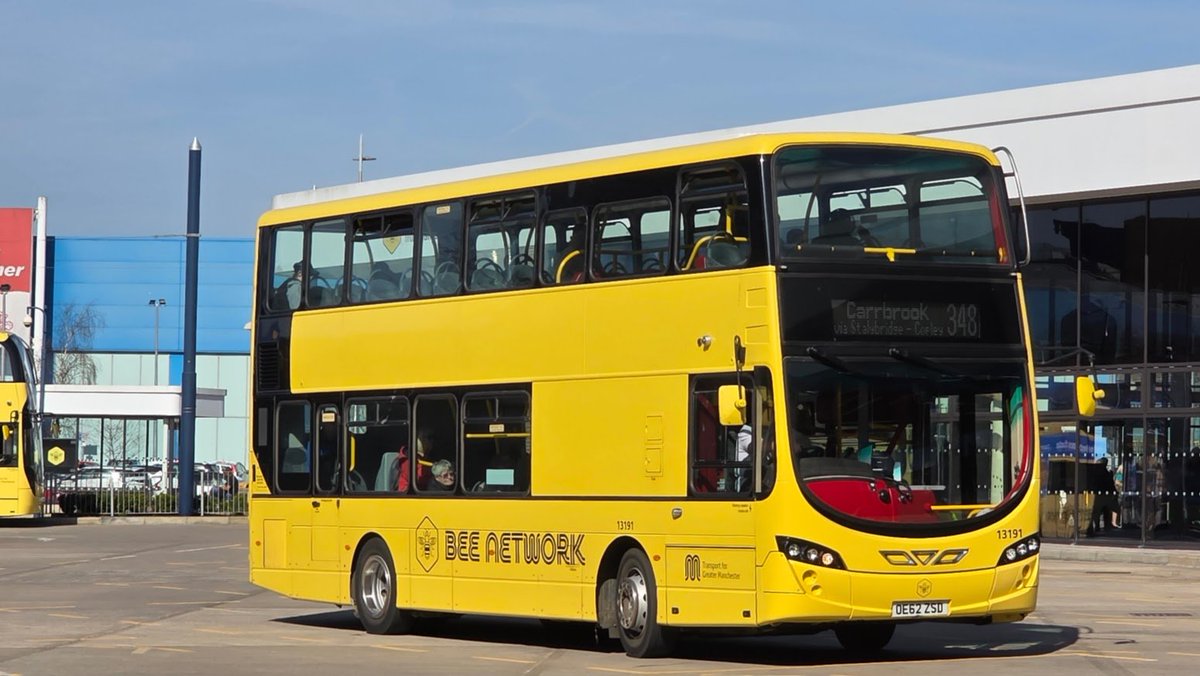 WC2512's tweet photo. Sun shines on the ex Oxford Pride bus ππ
@BeeNetwork @StagecoachGM 13191 - OE62 ZSD in #AshtonUnderLyne Interchange this afternoon working a 348 service back to #Carrbrook. https://t.co/dd524pqJPx