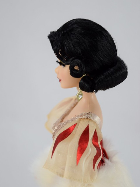 roideneiges's tweet photo. i like to imagine that if neige had a luxe couture outfit like vil it would look something like snow white's 2018 designer doll ... do you guys see my vision https://t.co/7IoN0KXC5l