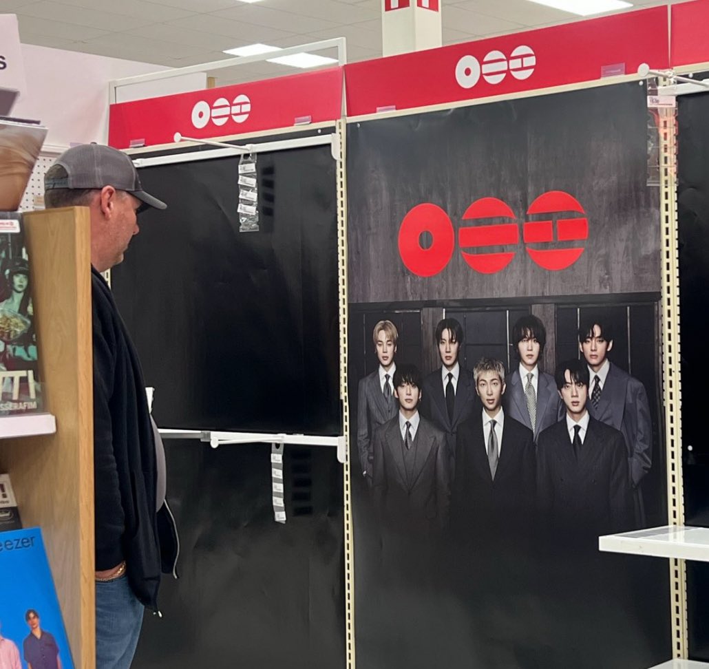 bee⁷ 🪭 is SWIMMING 🌊 tweet media