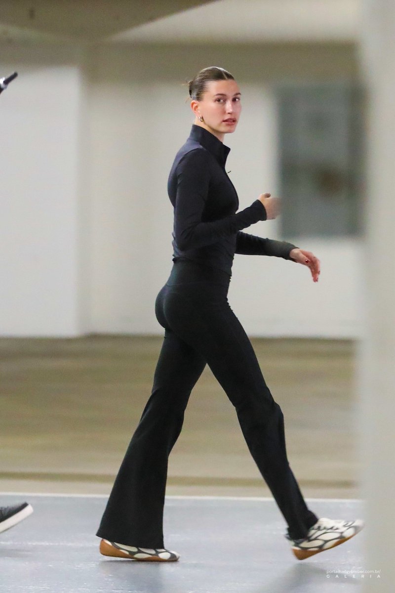 i need her to be a real sister and post a vlog showing her glutes workout routine