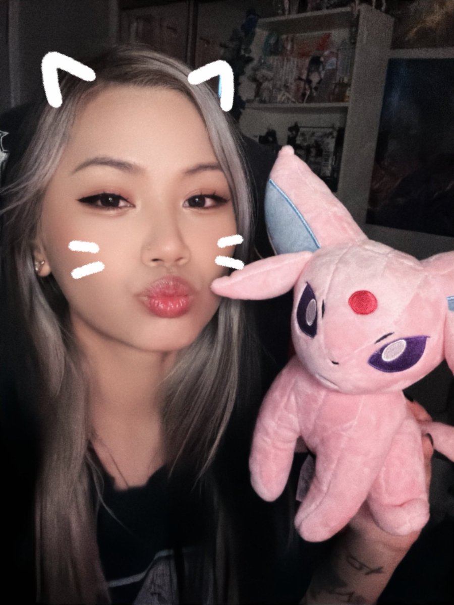 kris 🌙 tweet media