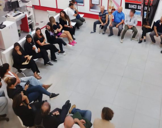 Supervielle: “No hay crisis, hay un pretexto de modernización para despedir trabajadores”
elretratodehoy.com.ar/2026/03/17/sup…