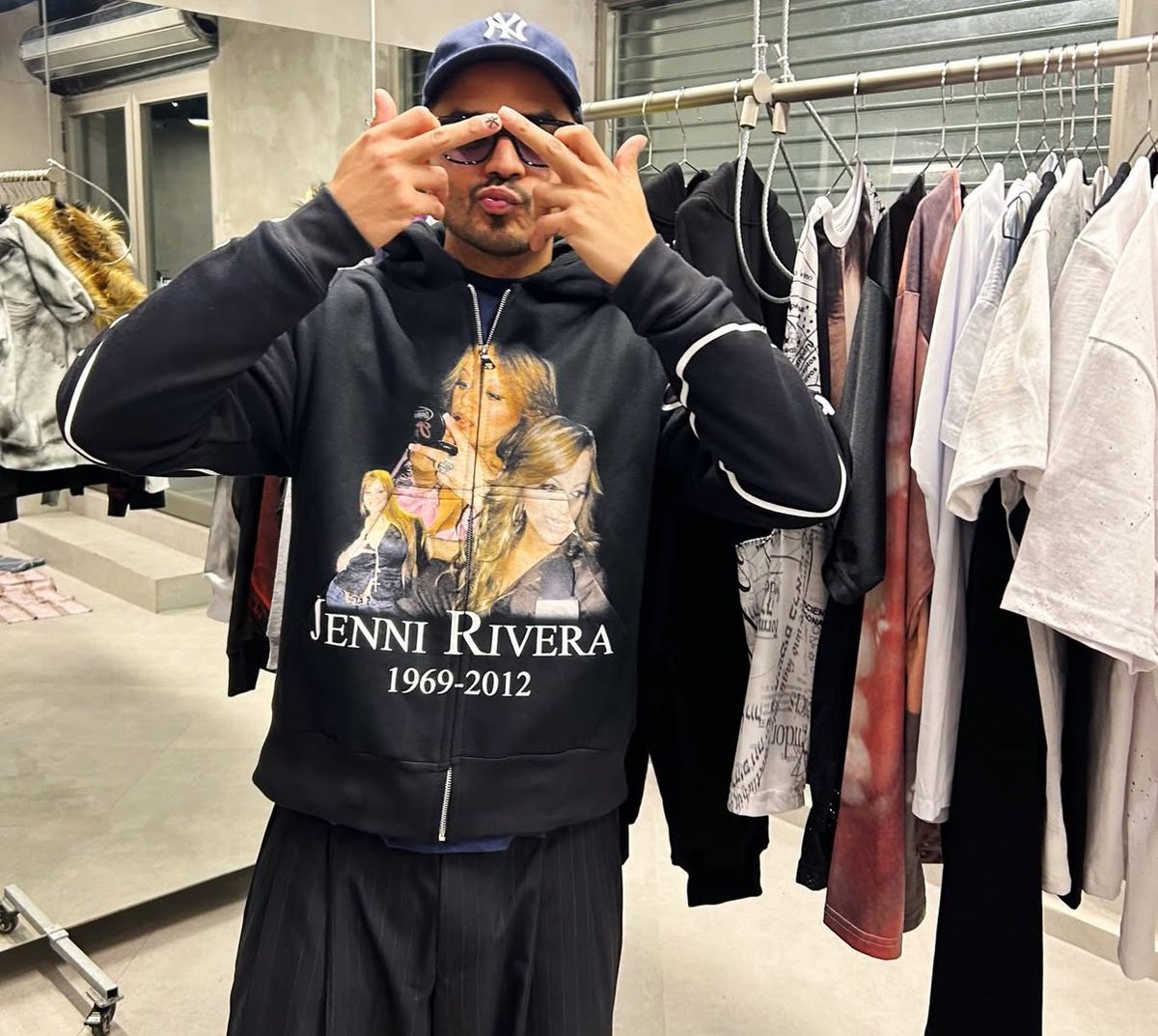 sadvaritosmx's tweet photo. Álvaro Díaz en Debut Store ( CDMX ) 🇲🇽 https://t.co/jA0kh1NueB