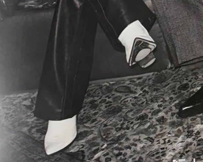 Jikooks_darling's tweet photo. WDYM JIMIN IS WEARING LITERAL HIGH HEELS???!??? https://t.co/eCkUPaAt87