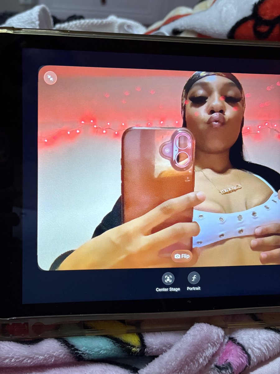 mayakieraa's tweet photo. FaceTime photos https://t.co/GDftG3eJcu