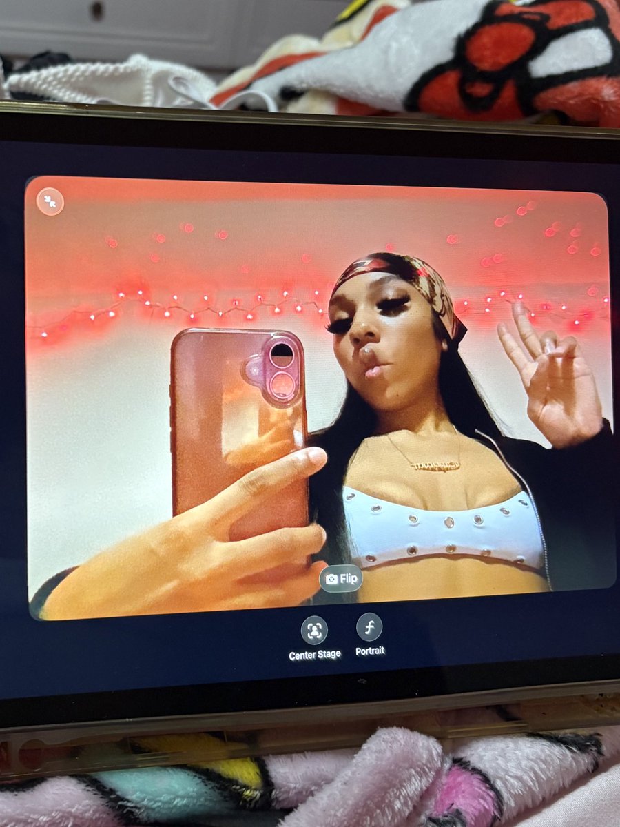 mayakieraa's tweet photo. FaceTime photos https://t.co/GDftG3eJcu