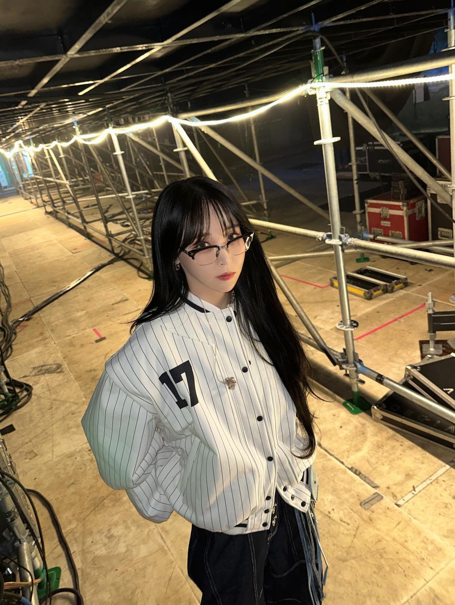 #문별 #MOONBYUL

“In particular, Moonbyul proves her musical prowess by personally participating in the lyrics and composition of all the songs on 'REV'.
She is determined to once again solidify her presence as an 'all-rounder' who effortlessly crosses the boundaries of positions