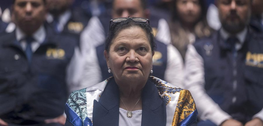 Porras, borró el origen de una niña cuya madre fue asesinada. Declaró que era "hija de padres desconocidos" Detrás de la mentira hay niños indígenas robados y dados en adopción ilegal. No es una funcionaria que miente, es una mentirosa que usa la función pública para delinquir.