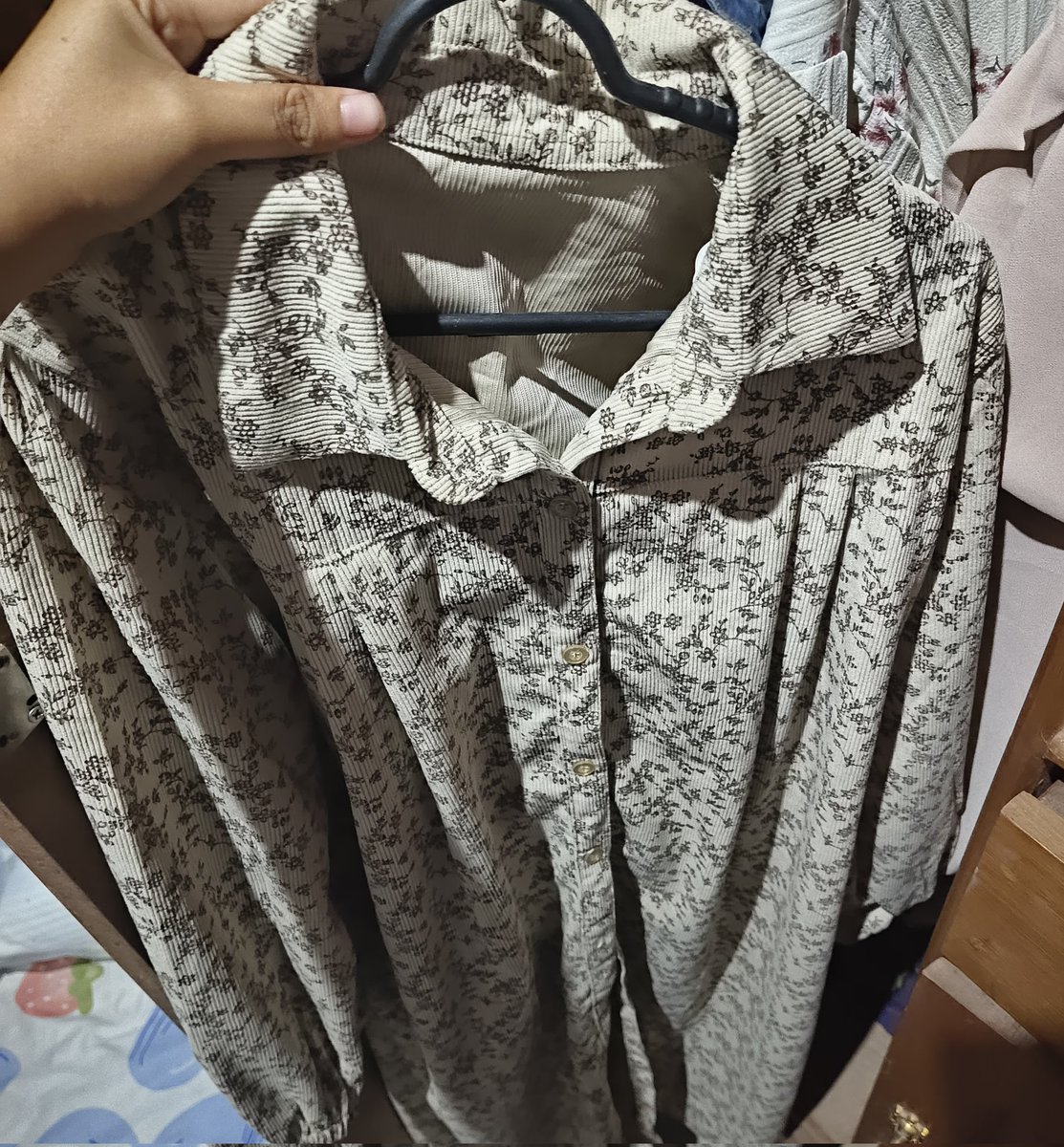 Ren_korekapi's tweet photo. @tanyarlfes Bawahan buat ini bgusnya apa guys ini aslinya tunik panjangg bgt ke bawah https://t.co/isy045kLv8