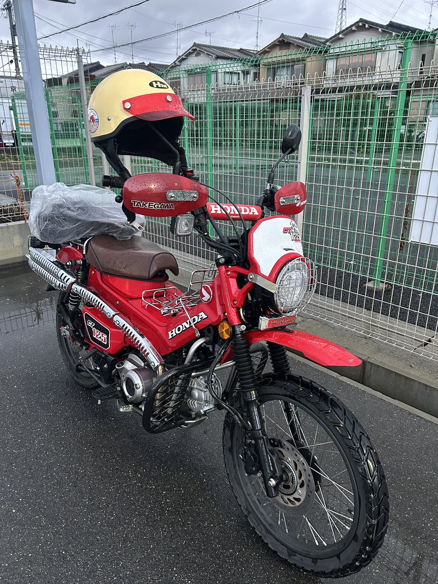今日もハンターカブで出勤です。 雨です。 いつもの格好に ＋ カッパで 