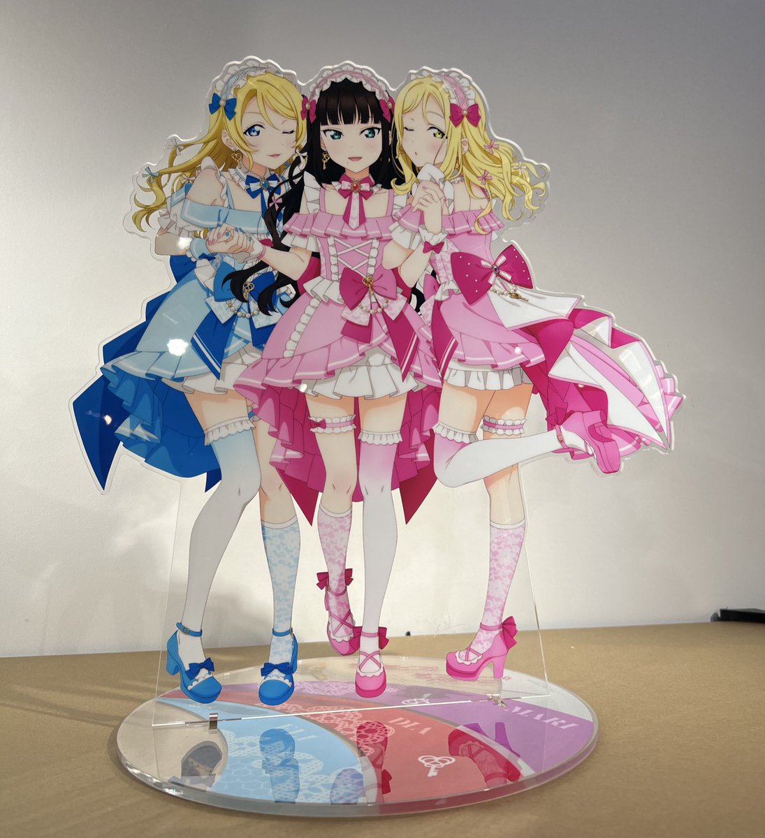 brightest_dia's tweet photo. 1ヶ月前だけど…タイミングよくポプアプいけた！！何もなかったけど、ショッパーと缶バッジだけ買えました＾＾
…アクスタでかすじ＾＾‼︎ https://t.co/l0Z2SBJkpL