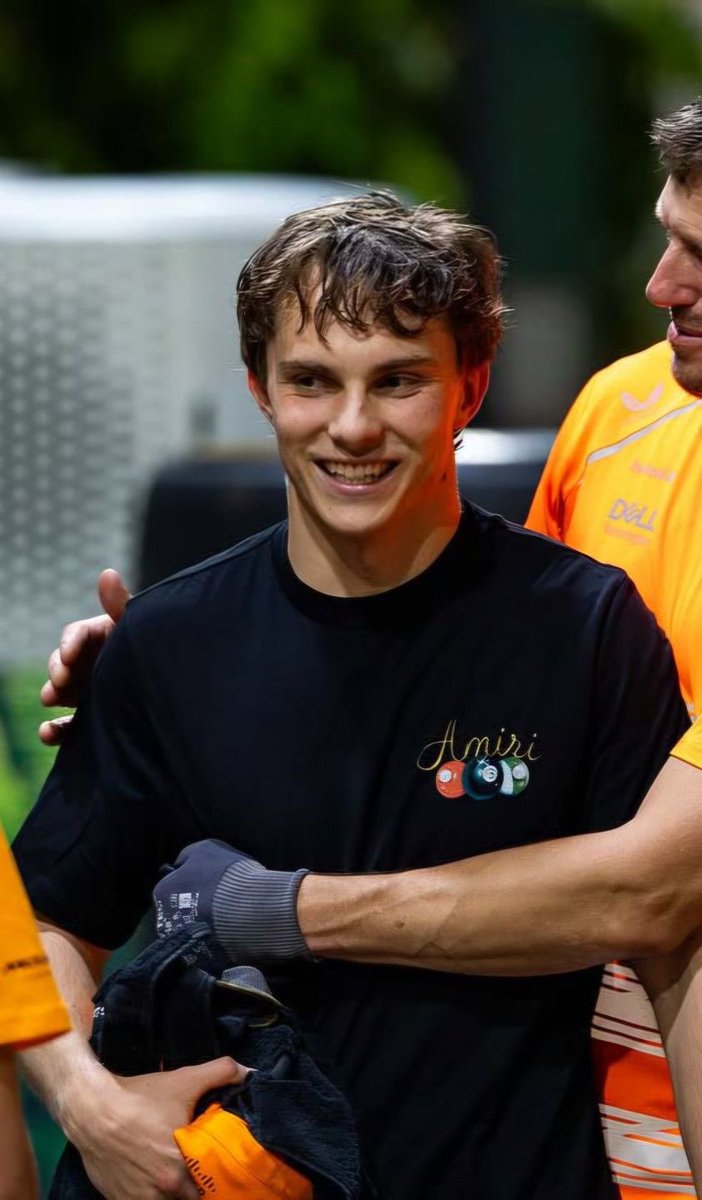 oscar piastri's pr manager tweet media