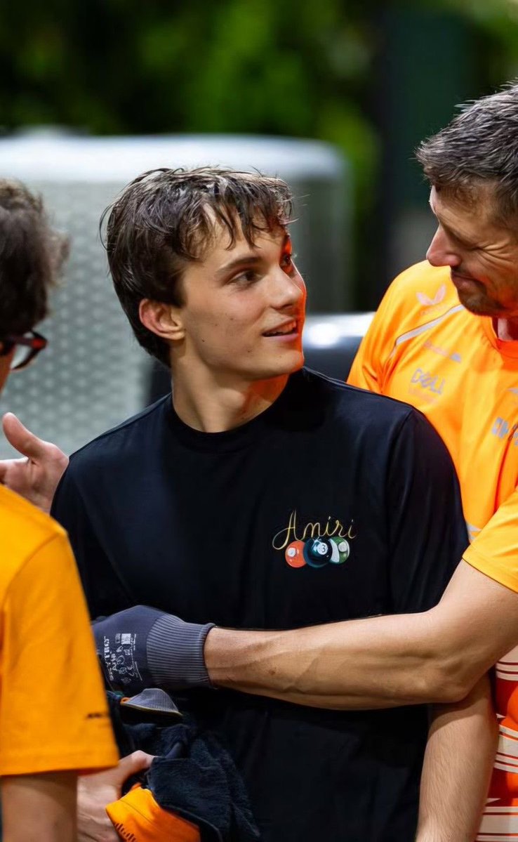 oscar piastri's pr manager tweet media