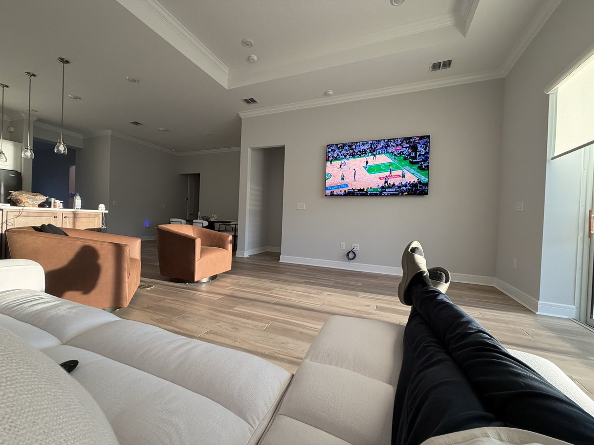 Drew_On_X tweet media