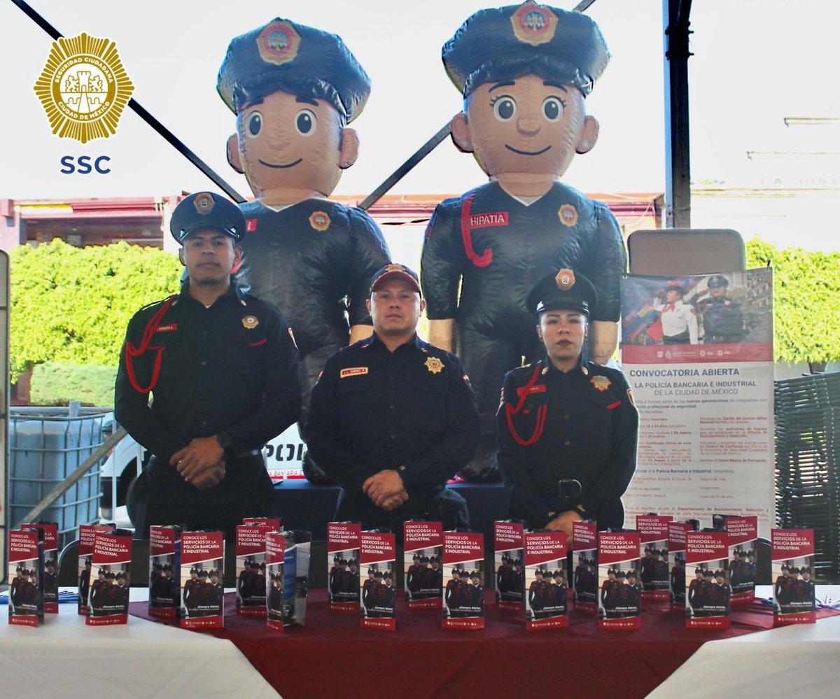 PBI_SSC's tweet photo. Durante la primera #FeriaDelEmpleo que se llevó a cabo en la explanada municipal de #ValleDeChalcoSolidaridad, en el @Edomex, personal de la #PBI de la @SSC_CDMX participó con un #StandInformativo en el que brindó atención y orientación a la ciudadanía sobre el proceso de #Reclutamiento2026 y los servicios que ofrece la corporación. 

Esta actividad permitió acercar oportunidades laborales a las y los asistentes, fortaleciendo el vínculo con la comunidad. 🚔👮🏻‍♀️👮🏻‍♂️🚓